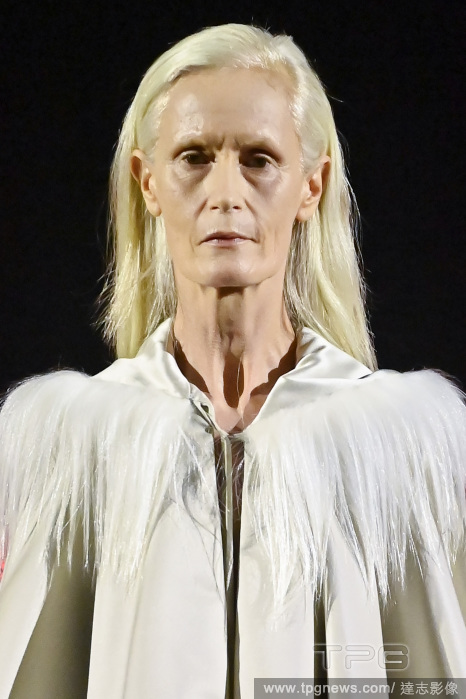 T158319825