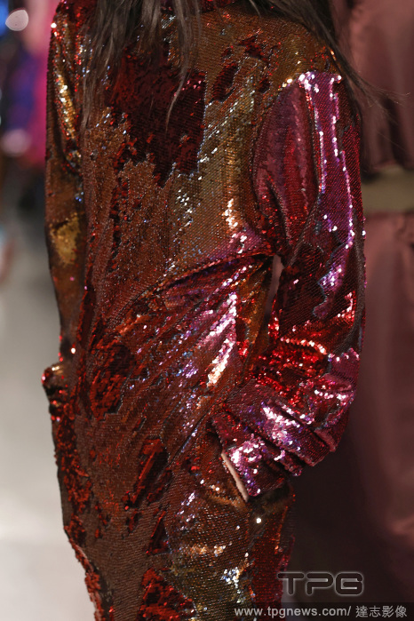 T160817575